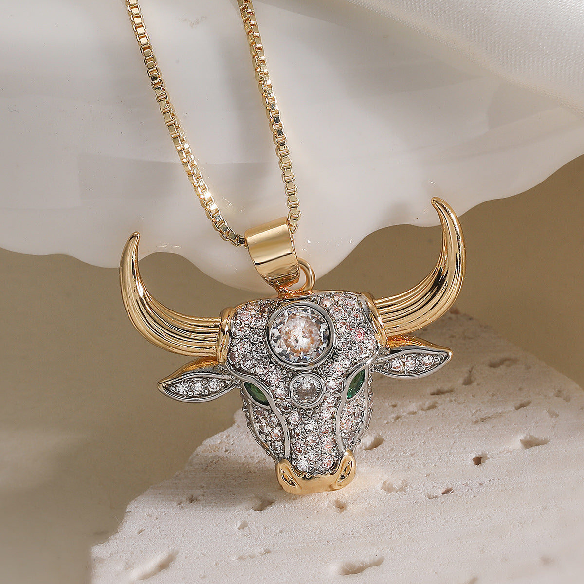Minimalist Hip-hop Two-Tone Plated Geometric Bull Head Pendant with Cubic Zirconia Brass Necklace for Women