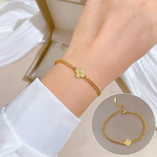 Pulsera Minimalista de Cadena de Trébol Vintage en Acero Titanio con Baño de Oro para Unisex