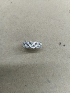 Anello da donna minimalista geometrico a croce cava con placcatura in oro e intarsio in zircone