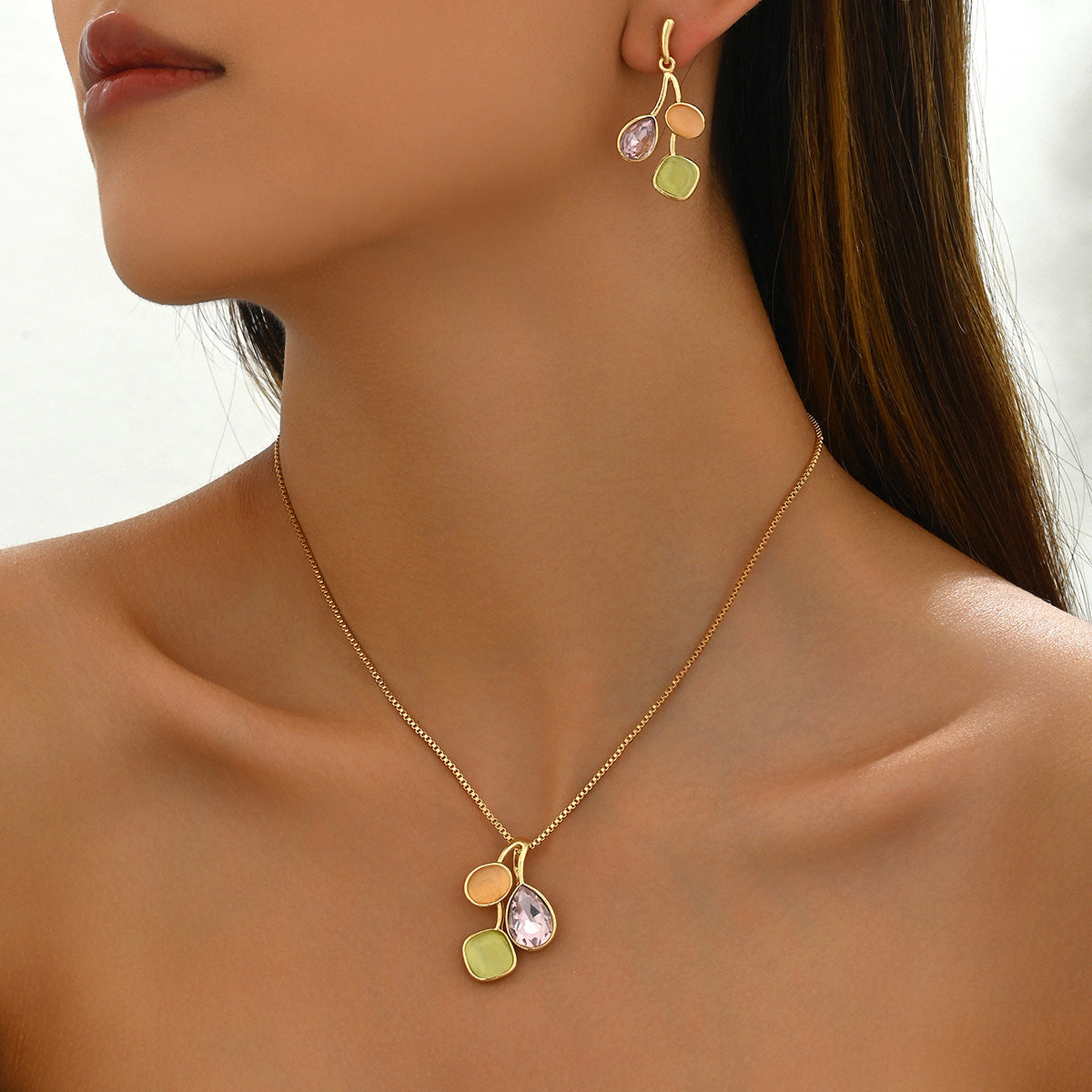 Conjunto de Collar y Pendientes de Mujer de Estilo Académico Minimalista Inspirado en el Bosque con Colgante Geométrico, Incrustaciones de Circones, Cadena y Aretes de Cobre