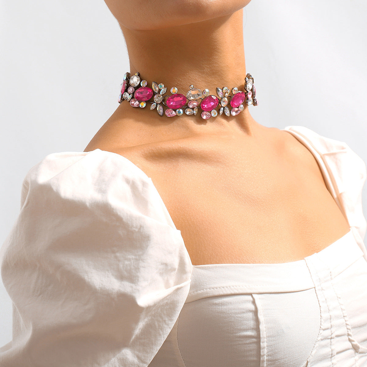 Collar llamativo de aleación chapada con incrustaciones de diamantes de imitación, diseño geométrico vintage atrevido, para mujer