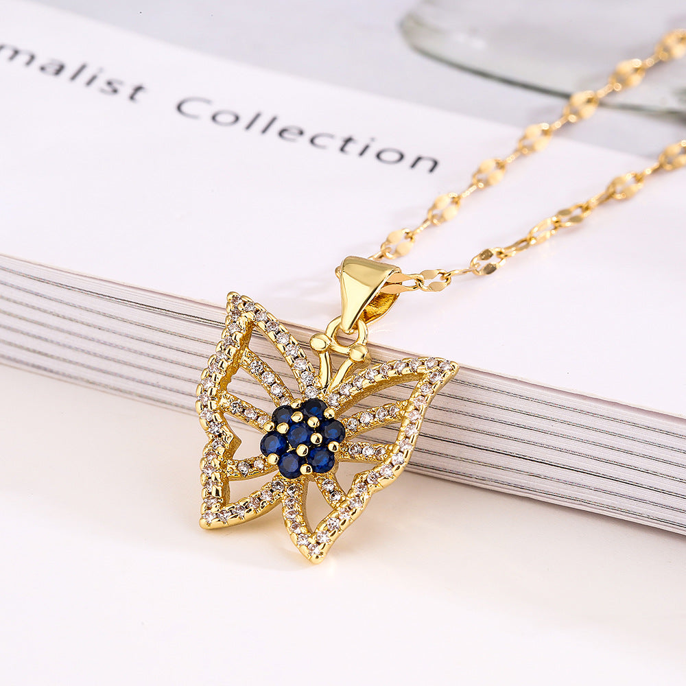 Collana con Pendente a Farfalla Minimalista da Donna Realizzata in Ottone con Placcatura in Oro Vero e Intarsio in Zirconi
