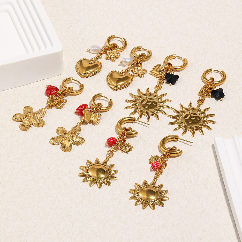 Pendientes de tuerca de mariposa y borde floral de acero inoxidable con baño de oro de 18 quilates para mujer
