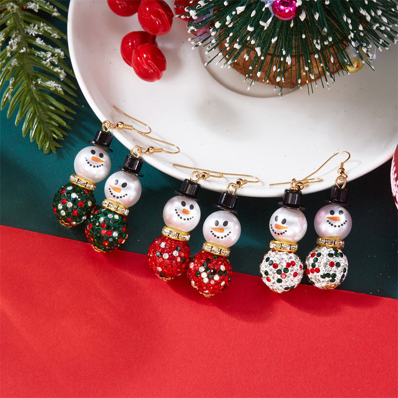 Lindos pendientes navideños de muñeco de nieve con diamantes de imitación, acentos de perlas de imitación y ganchos de cobre chapado para mujer