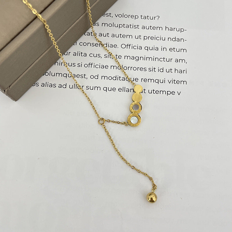 Collana Minimalista Geometrica in Acciaio Titanio con Pendente in Numero Romano di Abalone Bianco, Catena Ipoallergenica in Acciaio Inossidabile