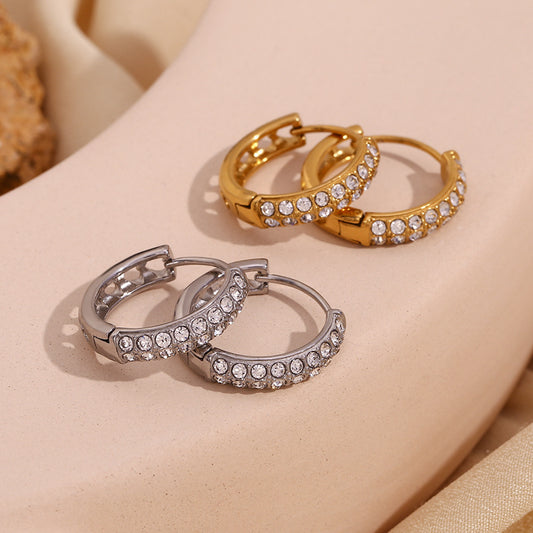 Orecchini a clip geometrici alla moda in acciaio inossidabile con placcatura in oro 18 carati, micro-pavé a doppia fila e design a cuore traforato per donna