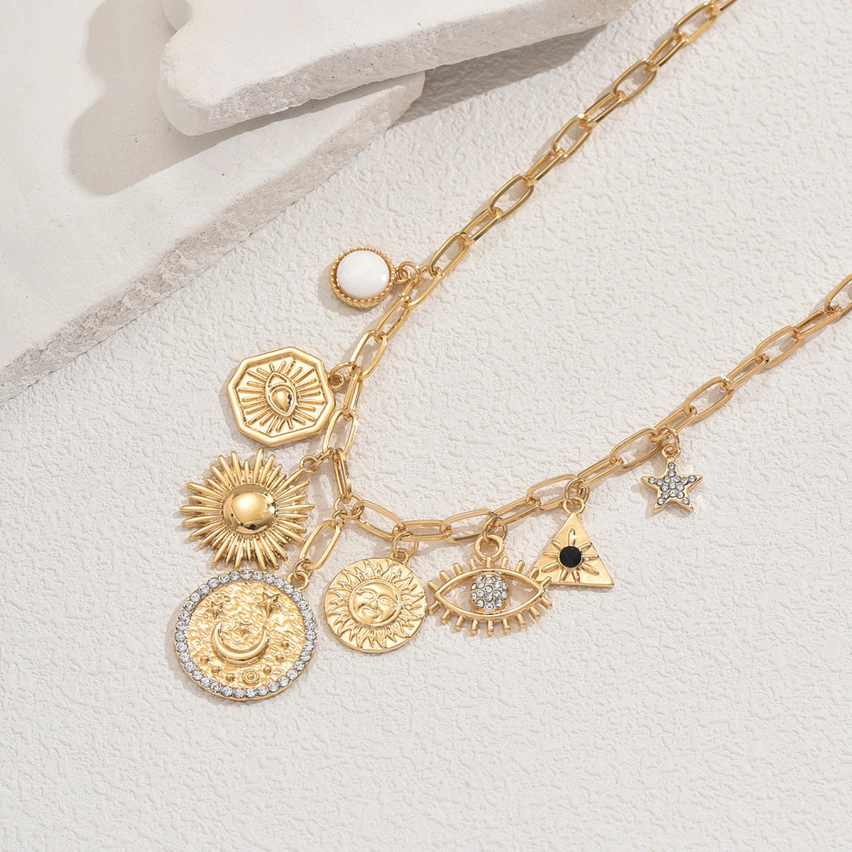 Collar con colgante geométrico de sol y luna creciente con incrustaciones de diamantes de imitación en aleación de zinc para mujer