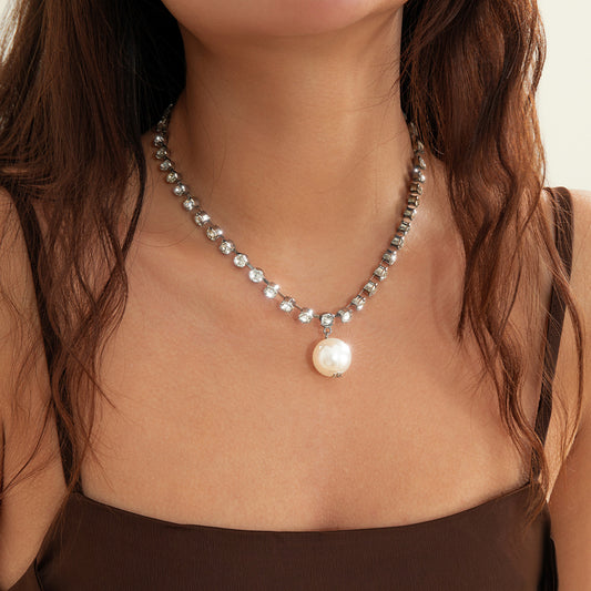 Collar con colgante de perlas de imitación, geométrico y minimalista, con detalles de diamantes de imitación en cadena de metal chapado para mujer