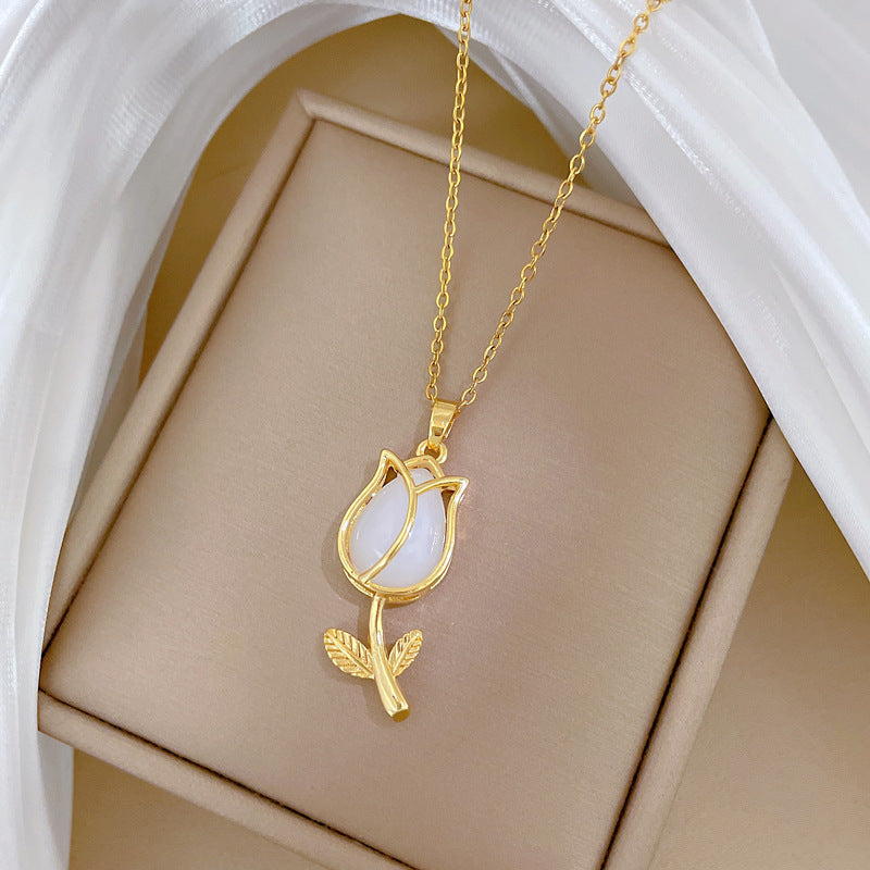 Elegante collar con colgante de tulipán blanco en acero de titanio con incrustaciones de diamantes de imitación para mujer, delicada cadena para la clavícula