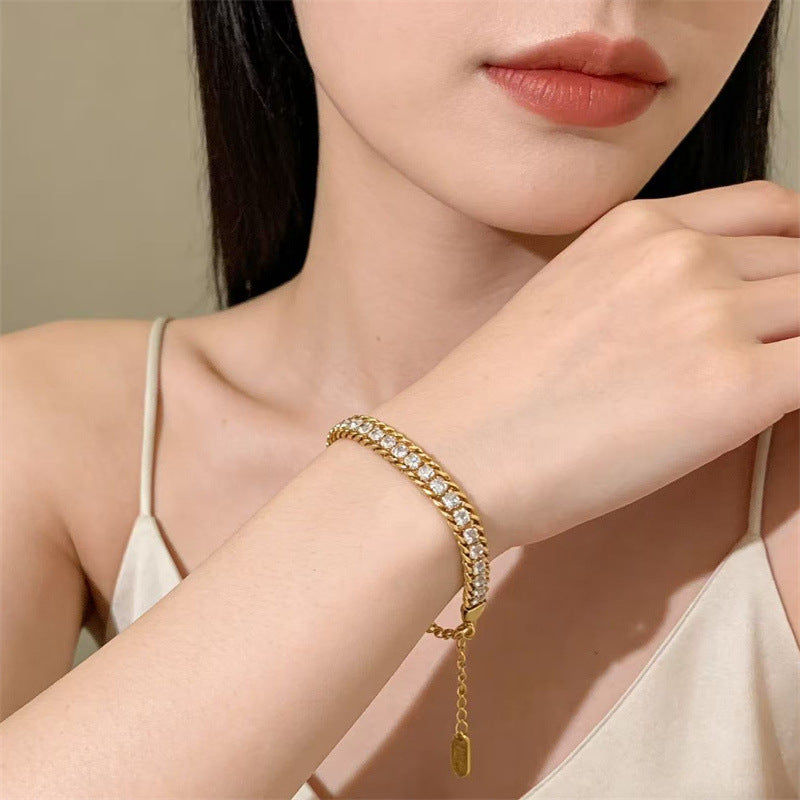 Bracciale da donna in acciaio al titanio placcato oro con intarsio di strass geometrici quadrilateri, lusso minimalista