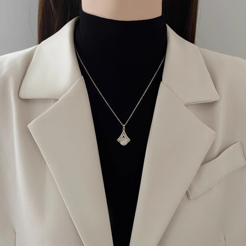 Collana con Ciondolo Occhio di Gatto Floreale dal Design Originale in Acciaio al Titanio con Finitura Placcata su Catena a O per Donna e Unisex