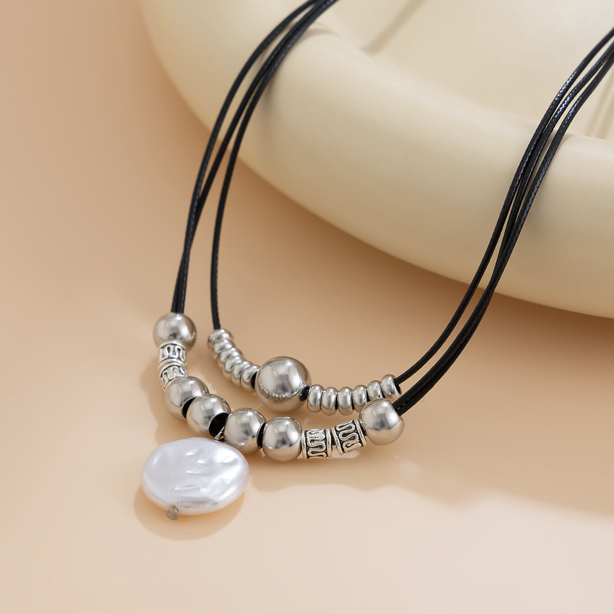 Collar con colgante geométrico minimalista de imitación de perla y borla para mujer
