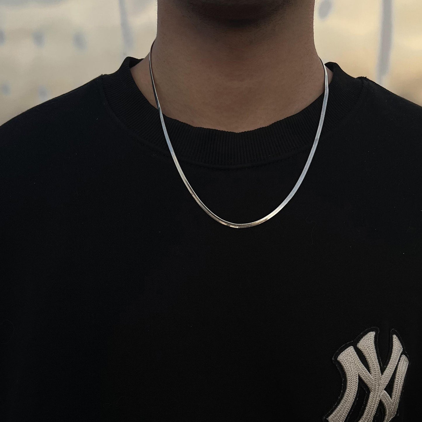 Collar minimalista de titanio y acero con colgante en forma de U para hombre y mujer con cadena chapada de serpiente