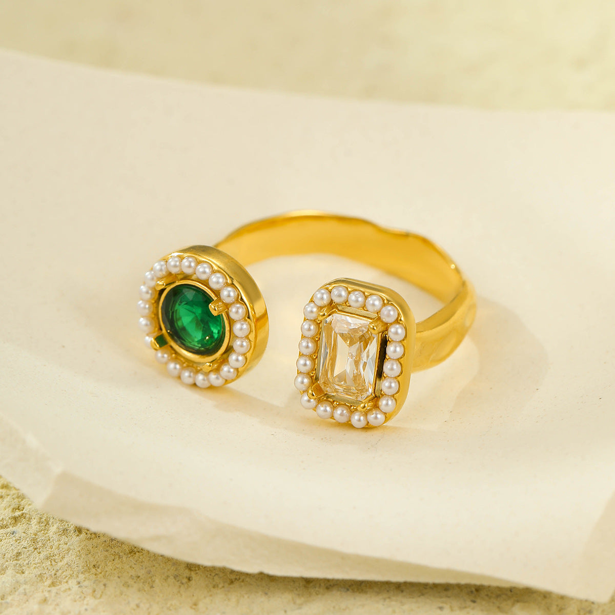 Anello Minimalista Geometrico in Acciaio Inossidabile con Cuore di Strass per Donna