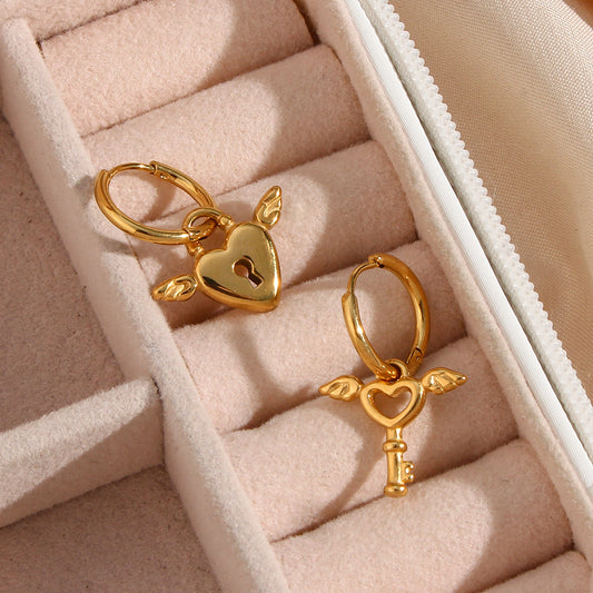 Orecchini Asimmetrici con Cuore, Chiave e Ali alla Moda in Acciaio Inossidabile con Placcatura in Oro 18K da Donna
