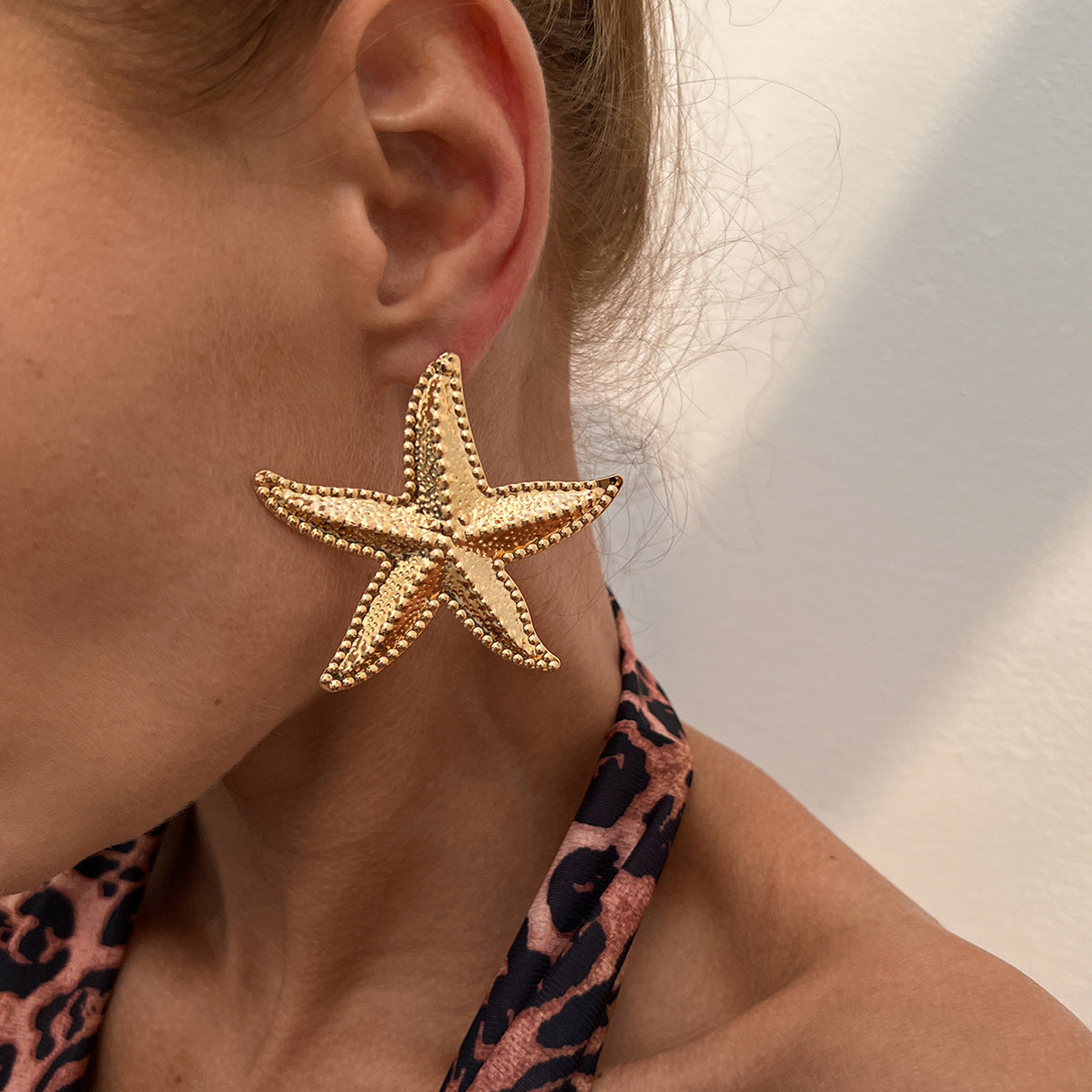 Vacation Style Star-Shaped Geometric Metal Stud Earrings for Women with Electroplated Finish and Beach-Inspired Design