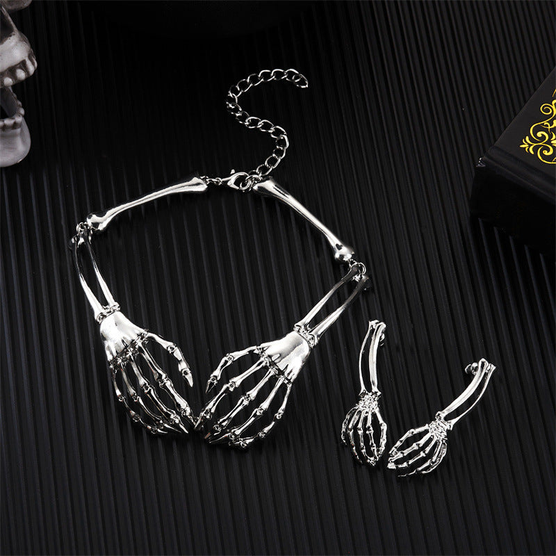 Collana con ciondolo a teschio gotico scuro da donna con catena in lega e finitura galvanizzata per costume di Halloween