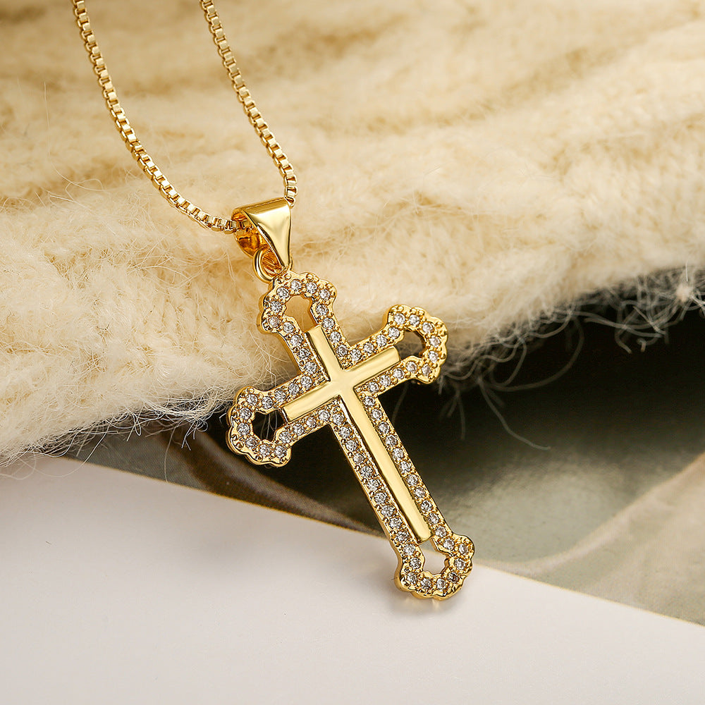 Collana con Pendente Minimalista Geometrico LOVE da Donna in Rame Placcato Oro con Intarsio di Zirconi
