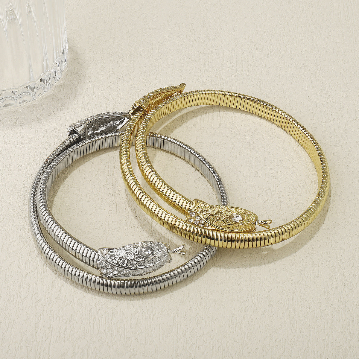 Collar y pulsera geométricos con colgante en forma de serpiente estilo punk de aleación con incrustaciones de diamantes de imitación y baño de oro