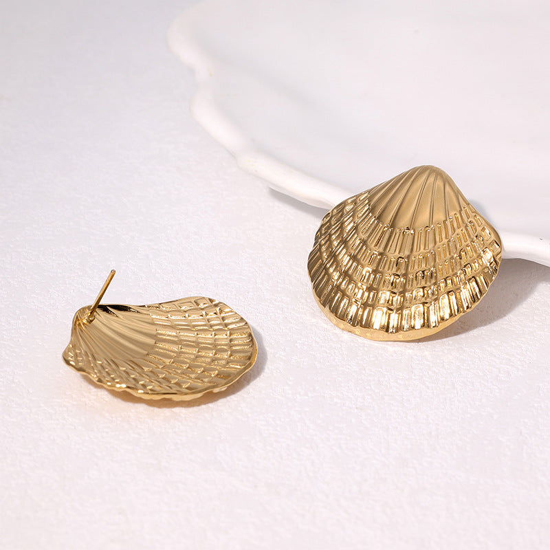 Orecchini a perno da donna in acciaio inossidabile a forma di conchiglia geometrica in stile naturale con finitura placcata