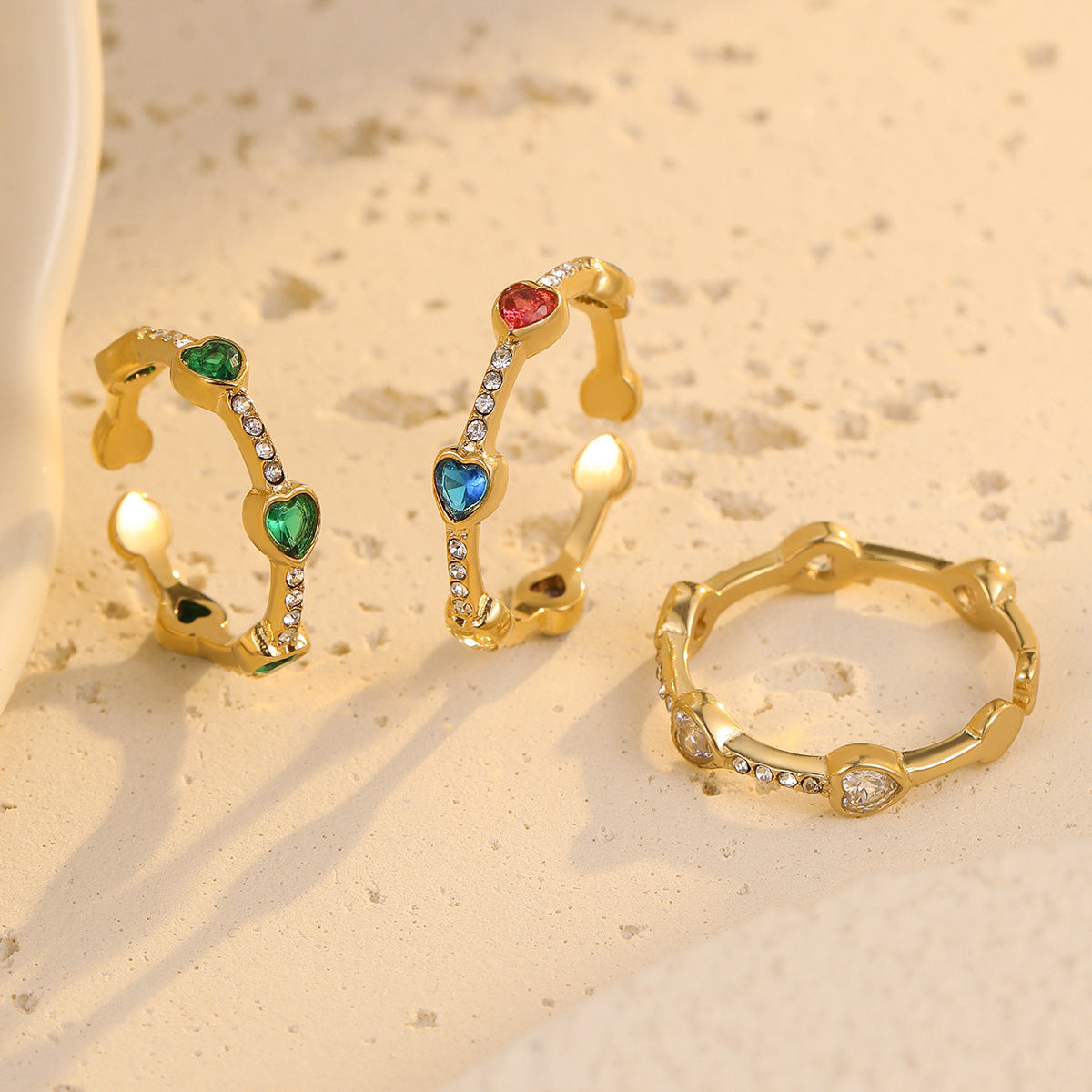 Anillo abierto de acero inoxidable con forma de corazón, zirconias de colores incrustadas, estilo lujo ligero, para mujer