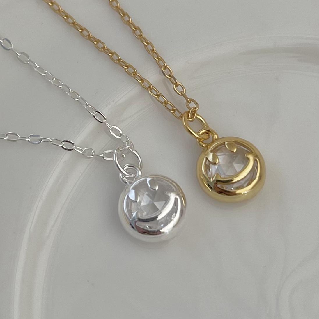 Collana Minimalista con Faccina Sorridente in Argento Sterling 925 con Intarsi di Strass su Catena Snake da Donna