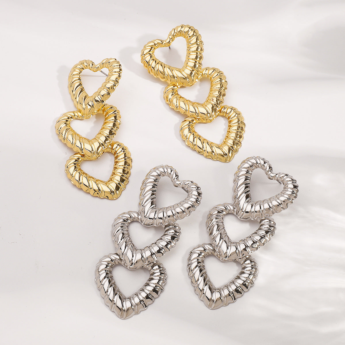 Pendientes de hierro electrochapados minimalistas largos con forma de corazón para mujer
