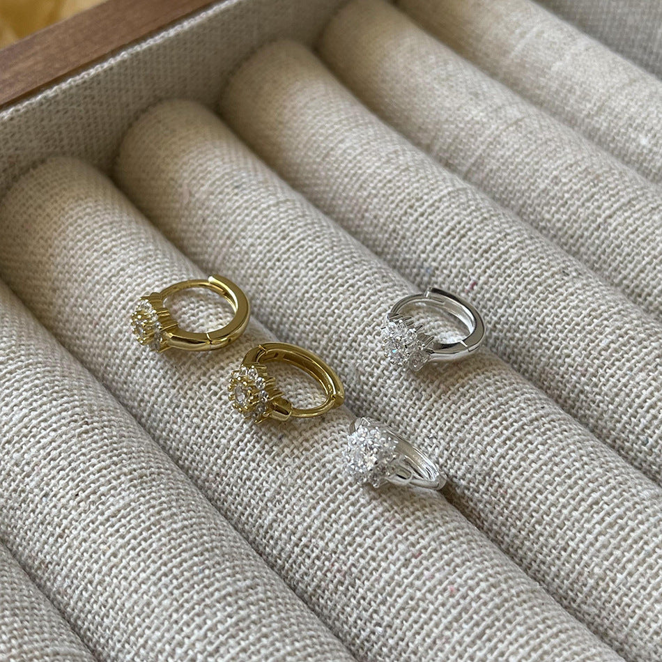 Pendientes de aro minimalistas con forma de estrella de plata de ley 925 con incrustaciones de diamantes de imitación, hechos a mano