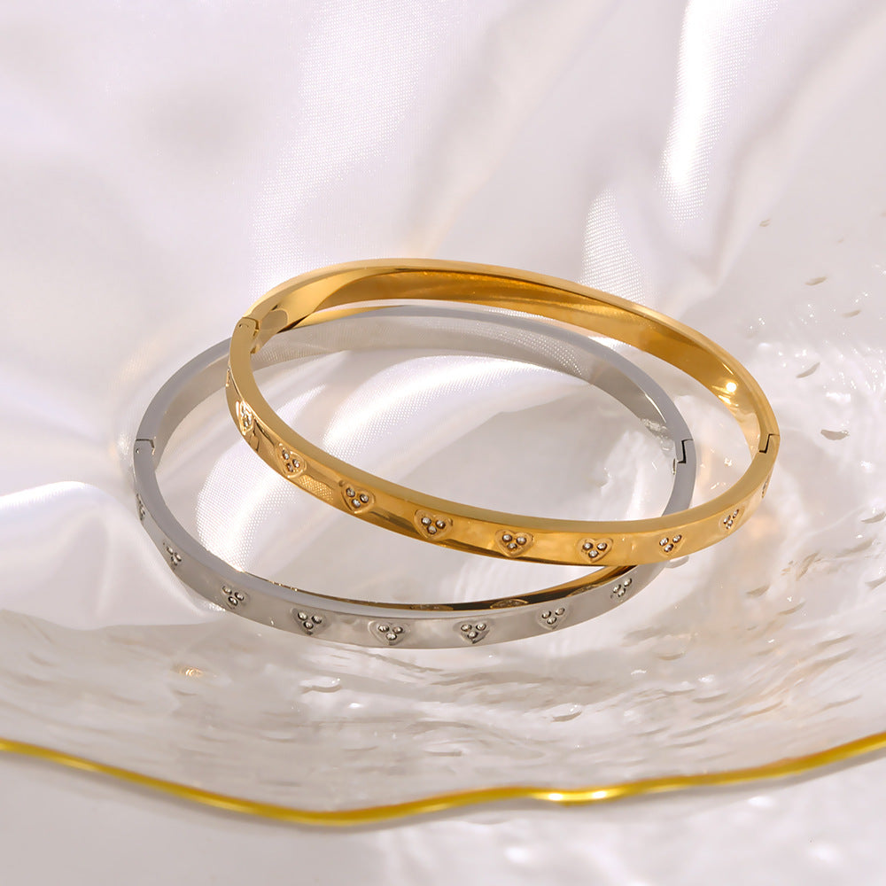 Minimalist Heart-Shaped Rhinestone-Inlaid Titanium Steel Bracelet with 18K Gold Plating for Women