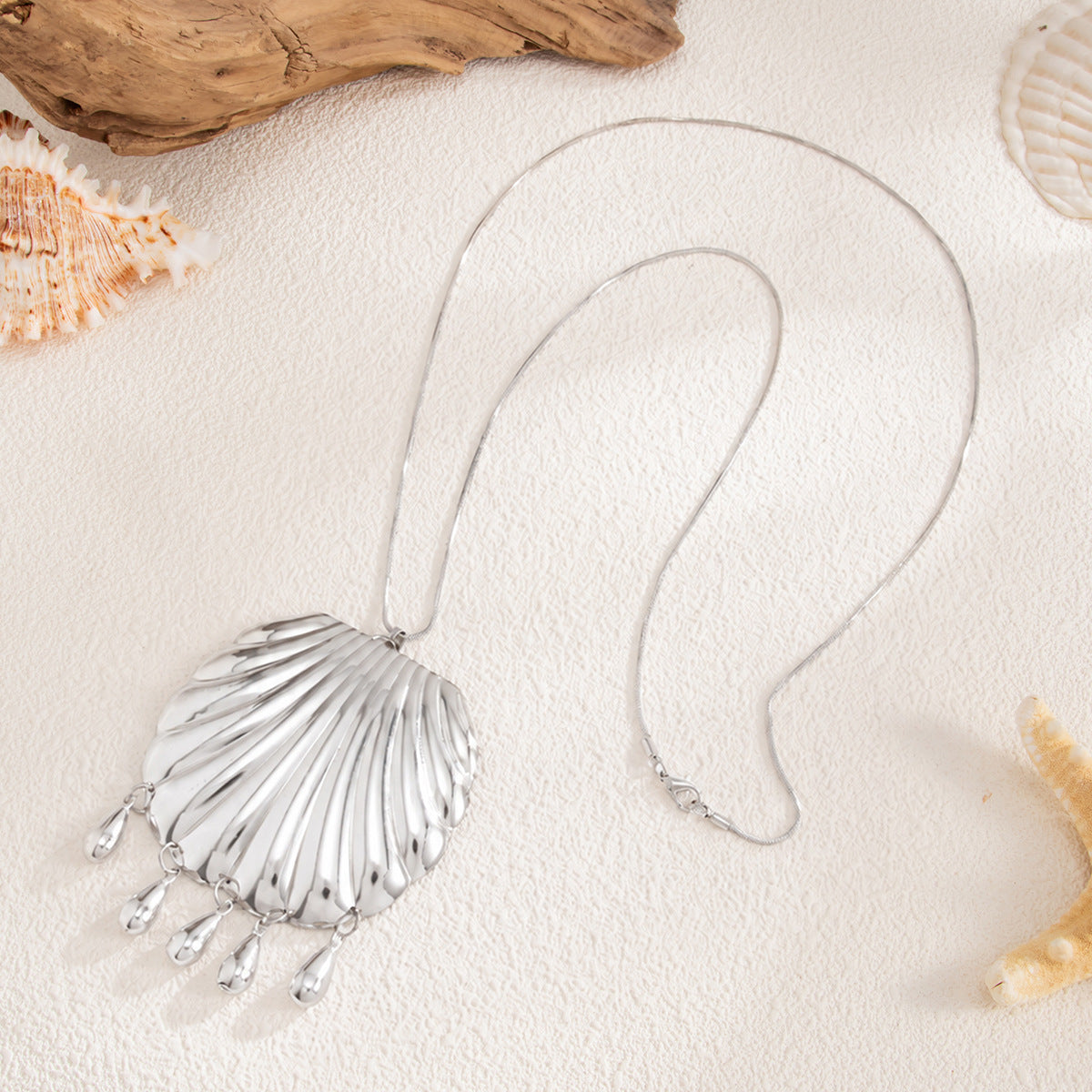 Exaggerated Plated Iron Zinc Alloy Teardrop Animal Shell Tassel Pendant Snake Chain Necklace for Women