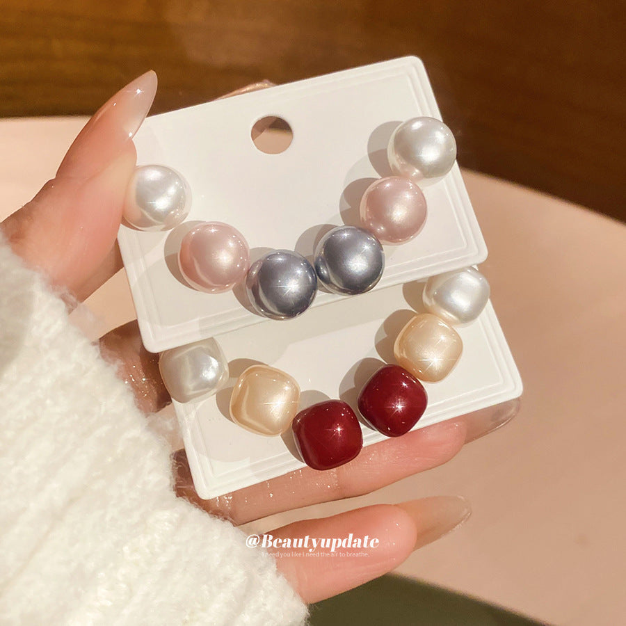 Pendientes de tuerca geométricos, minimalistas y modernos con perlas, con postes de acero chapados en oro para mujer