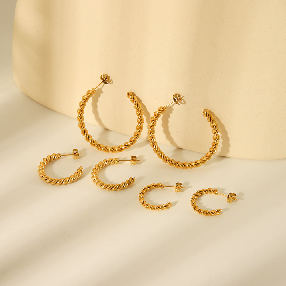 Pendientes minimalistas de acero inoxidable en forma de C con baño de oro de 18K al vacío para mujer