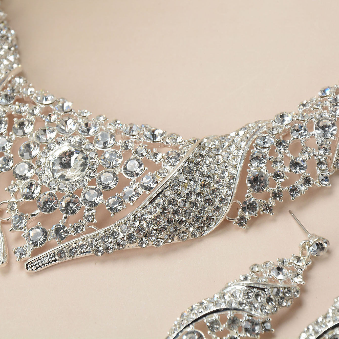 Luxury Sweet Floral Rhinestone Alloy Plated Necklace and Earring Set with Cable Chain for Women