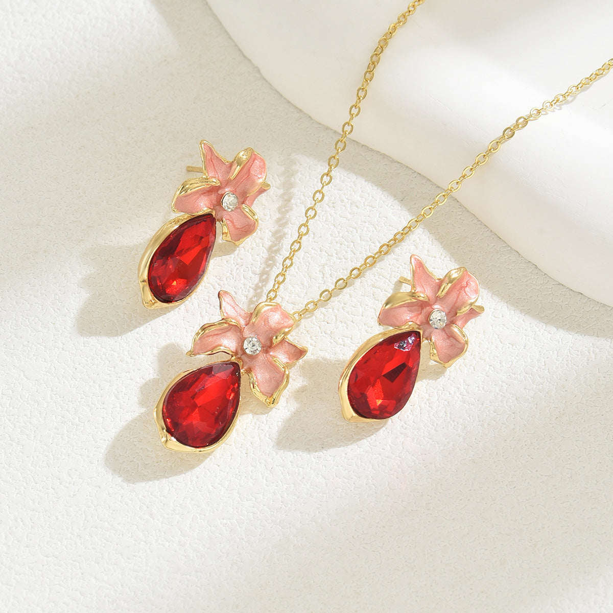 Collar con colgante floral minimalista con incrustaciones de circonita en cadena de cobre para mujer