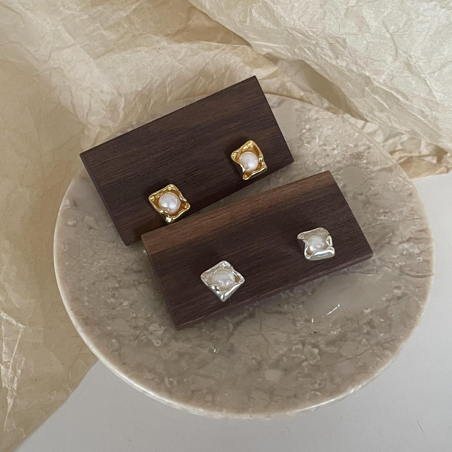 Pendientes Minimalistas de Perlas Geométricas Irregulares en Plata de Ley 925 con Baño de Oro para Mujer