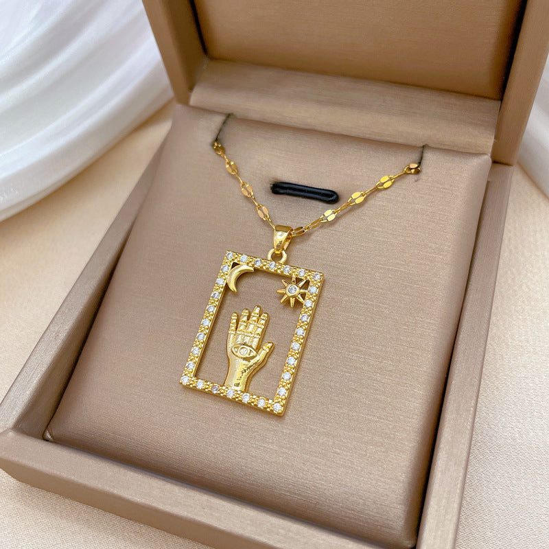 Collana pendente a luna geometrica minimalista in acciaio al titanio con accenti di strass per uomo e donna