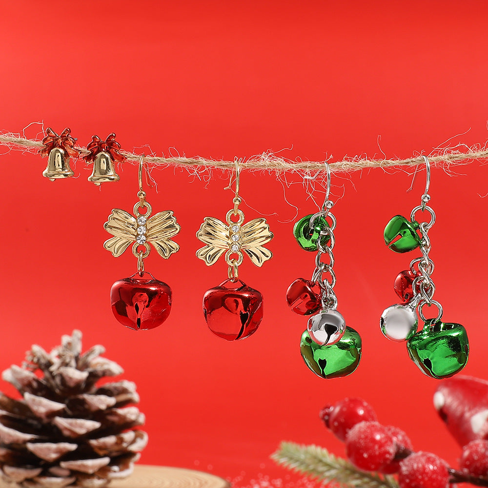 Juego de pendientes navideños para mujer con dijes esmaltados de Papá Noel y árbol, aretes de aleación con postes de oro de 14 quilates