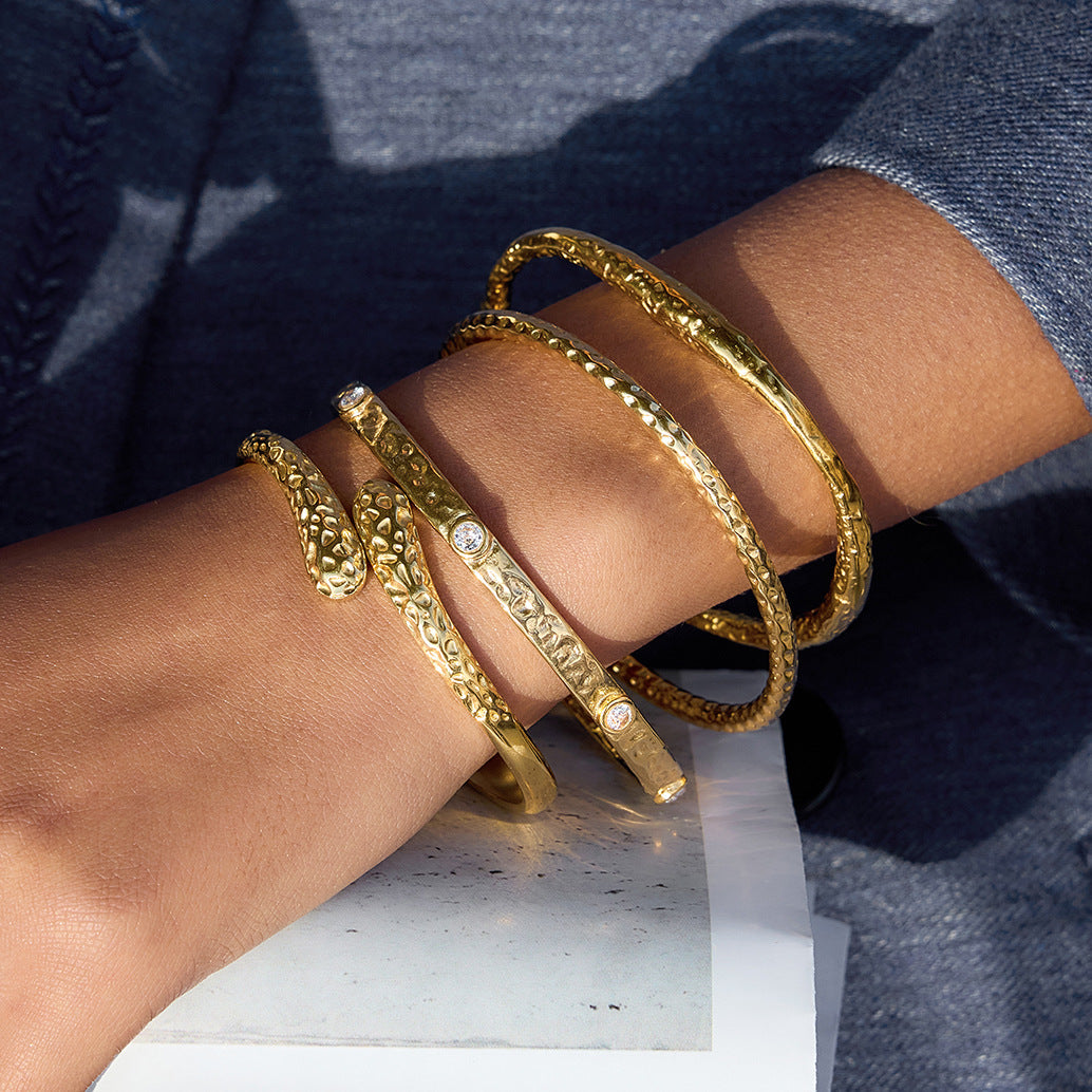 Bracciale Minimalista in Acciaio Inox Titanio con Placcatura in Oro 18K, Design Geometrico Rotondo, Accessorio Moda Leggero di Lusso