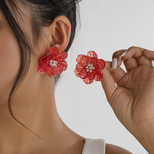 Pendientes de botón geométricos florales dulces y atrevidos para mujer con detalles de perlas de imitación y diseño 3D translúcido inspirado en conchas marinas