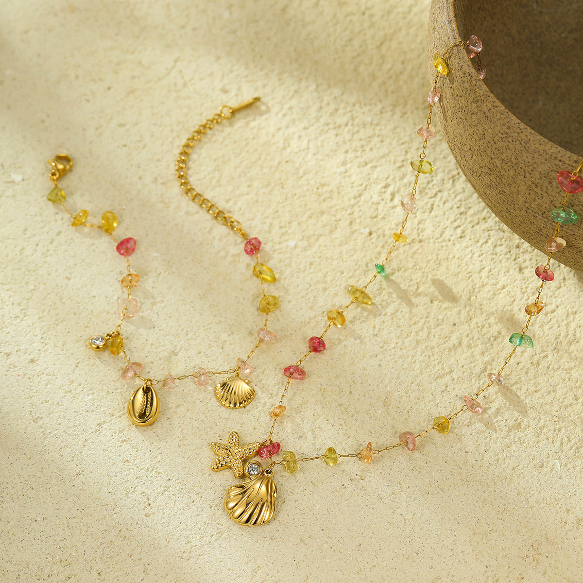 Set di collane con ciondolo a conchiglia e stella marina minimalista da donna in acciaio inossidabile con placcatura in oro 18 carati e intarsi di strass colorati