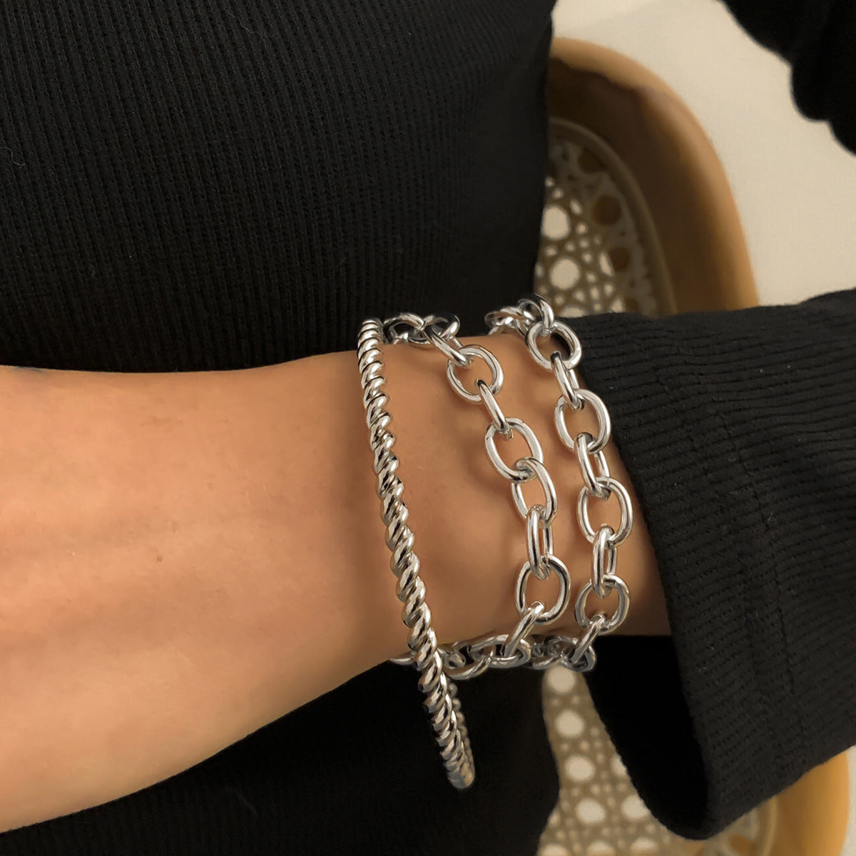Set di bracciali geometrici minimalisti a croce con catena a maglie cave in metallo galvanizzato per donna