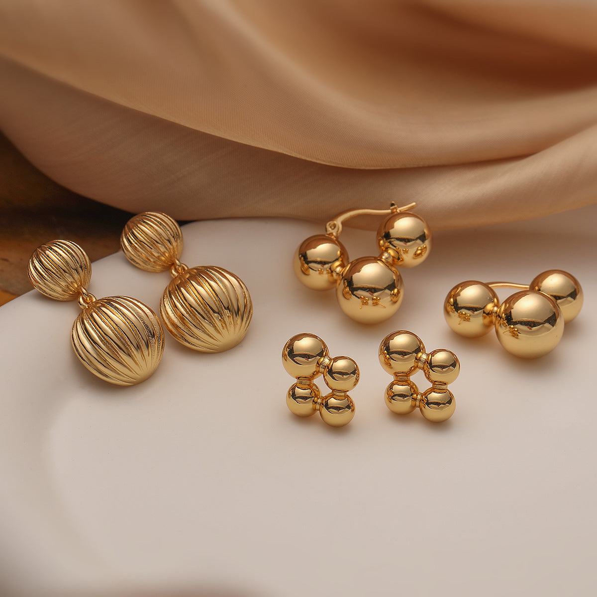 Orecchini Geometrici Minimalisti da Donna in Ottone con Placcatura in Oro Vero, Gioielli per Orecchie alla Moda dal Design Irregolare