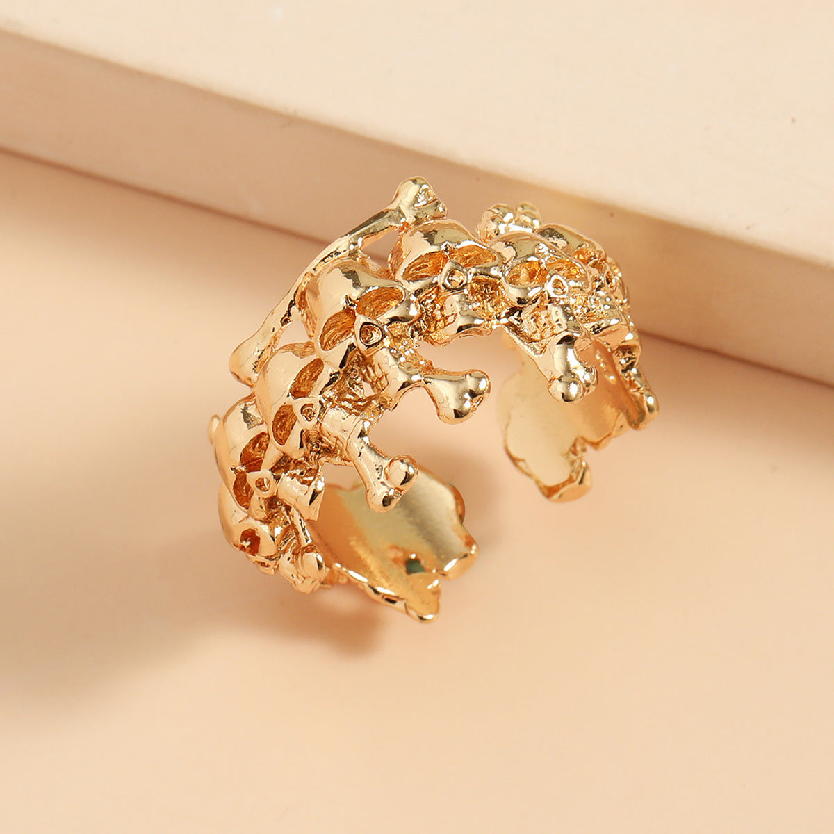 Gothic Punk Skull-Shaped Alloy Ring with Electroplated Finish for Unisex Streetwear Fashion