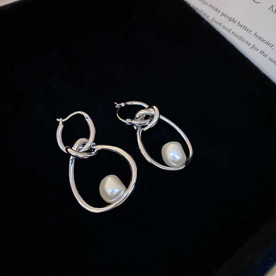 Orecchini a perno con perla irregolare minimalista e design geometrico, perni in acciaio galvanizzato, gioielli da donna stile lussuoso