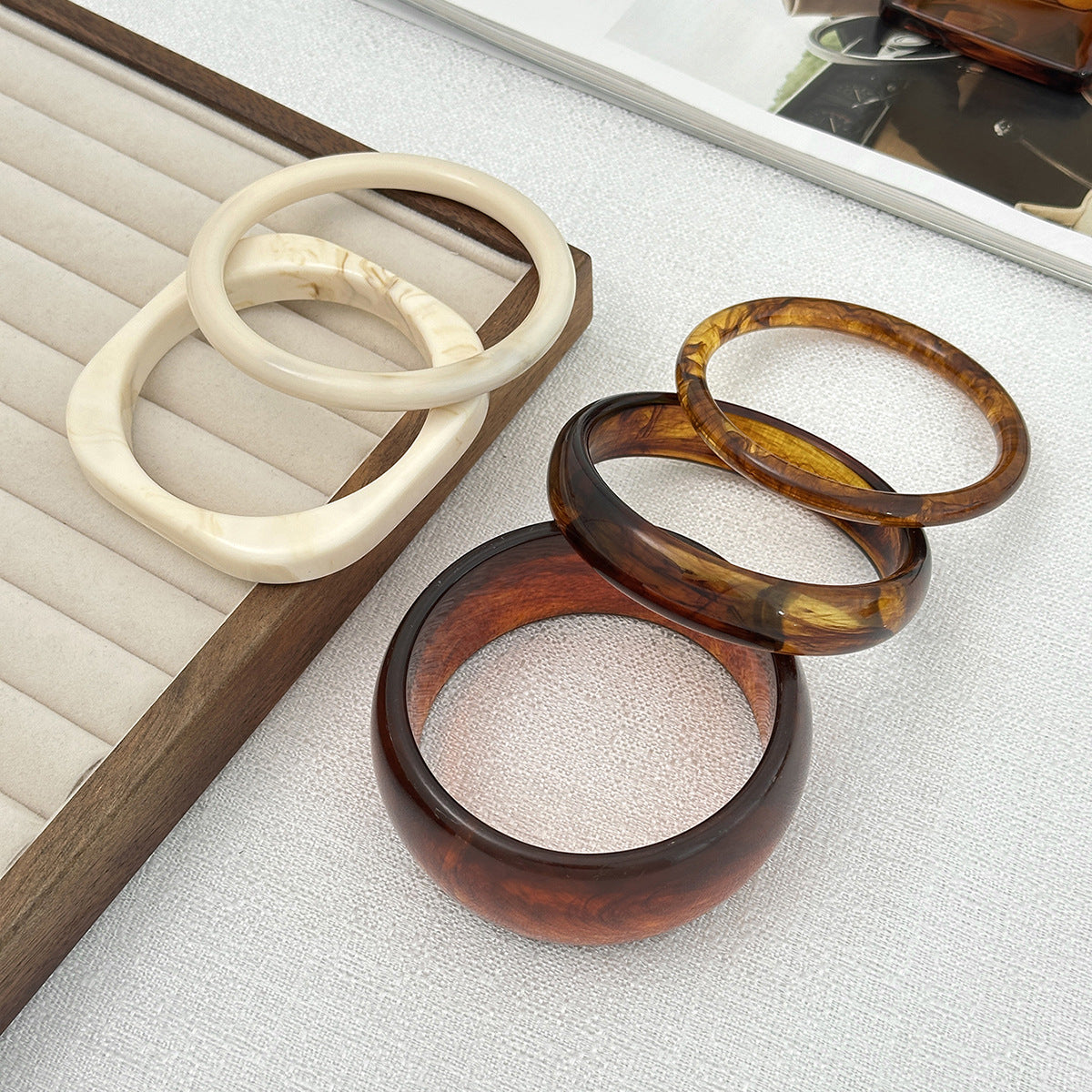Bracciale Audace Geometrico in Acrilico da Donna con Design Ombré Irregolare e Stile Artistico Unico