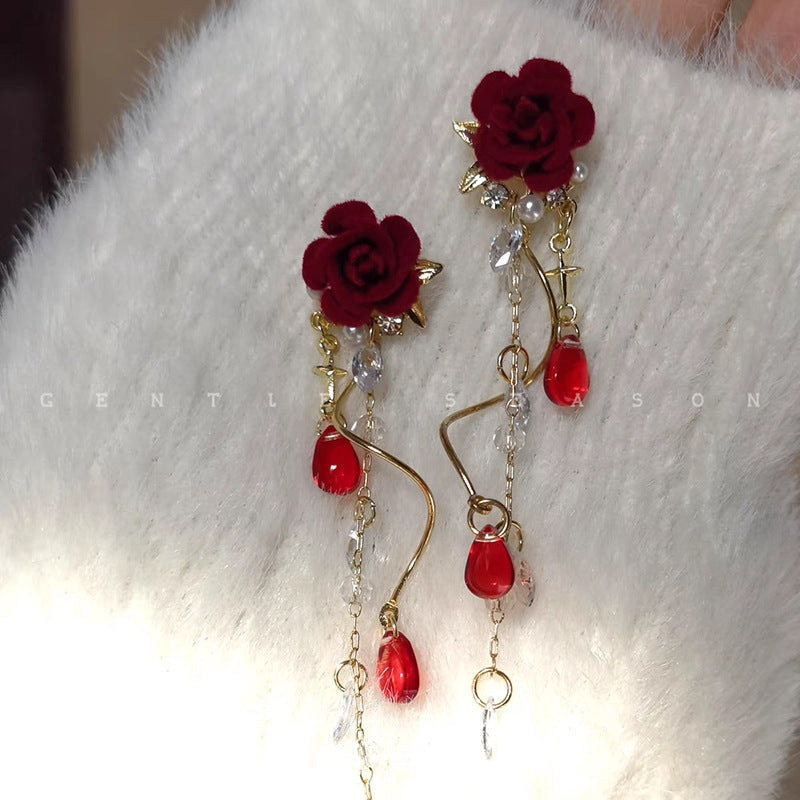 Pendientes de tuerca vintage elegantes con motivos florales, detalles de diamantes de imitación y postes de acero chapado para mujer