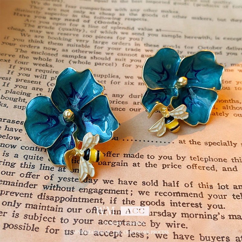 Vintage Floral Earrings with Rhinestone Inlay on Copper Base Electroplated Silver-Plated Stainless Steel Posts for Women