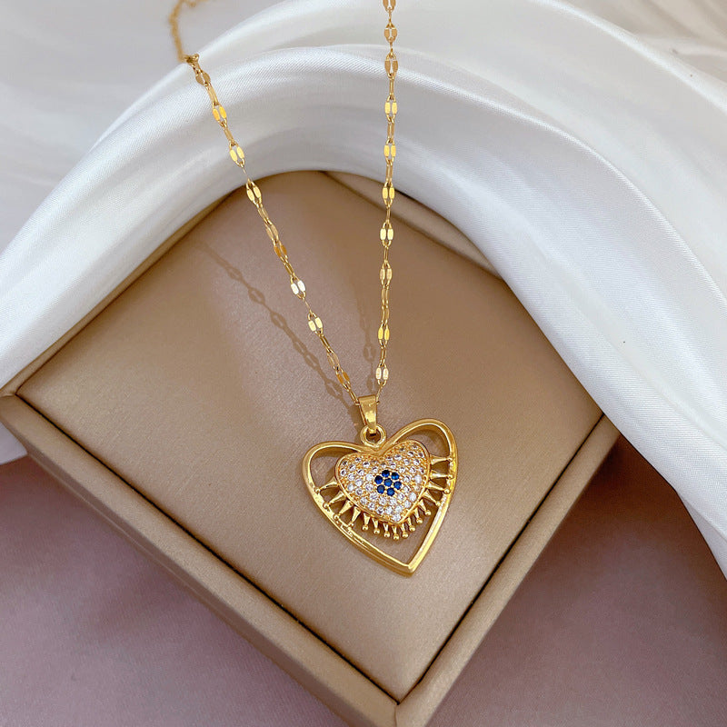 Collana in Acciaio al Titanio con Intarsi in Strass Geometrici a Cuore Dolce Minimalista di Lusso da Donna
