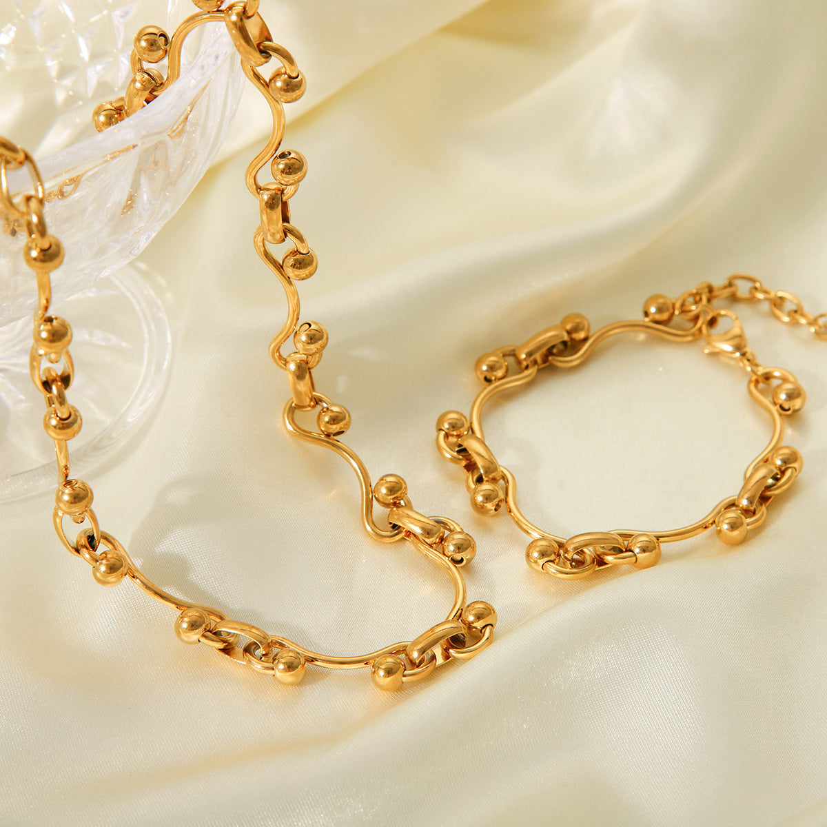 Collana minimalistica geometrica in acciaio inossidabile da donna con finitura galvanizzata a catena fatta a mano