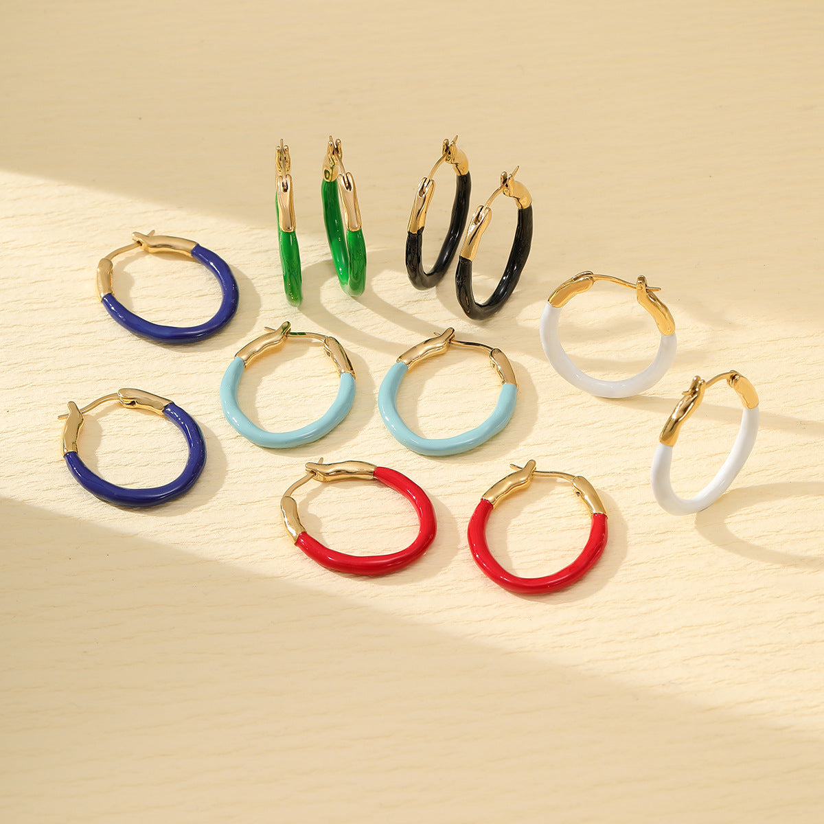 Pendientes Circulares de Acero de Titanio Esmaltados Estilo Vintage para Mujer Joyería Minimalista de Moda para la Oreja con Acabado Chapado